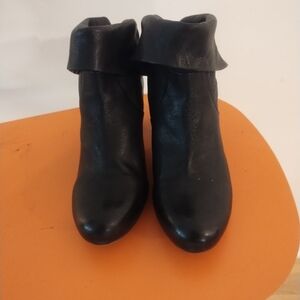 Frye Lisa Shortie Black Leather Ankle Boots Size 9M